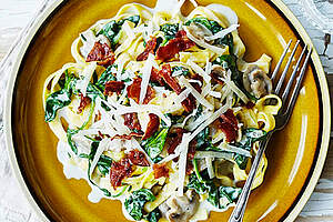 Opskrift: Pasta med spinat og champignon