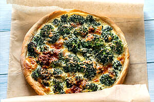 Sådan laver du den perfekte broccoli- og porretærte: En kombination af sprød tærtedej og friske grøntsager. 