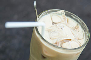 Opskrifter på kolde kaffehits. Vietnamesisk iskaffe og mælkefri varianter inkluderet. Få tips til at lave de bedste kolde kaffedrikke.
